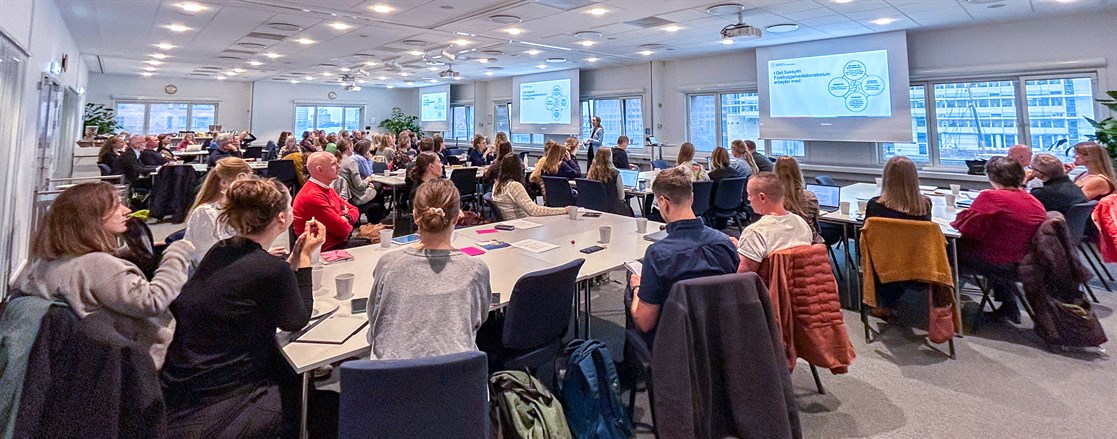 Forsamling af mennesker til netværksmøder